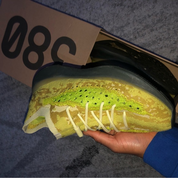 Yeezy Boost 380 - Picture 4 of 6